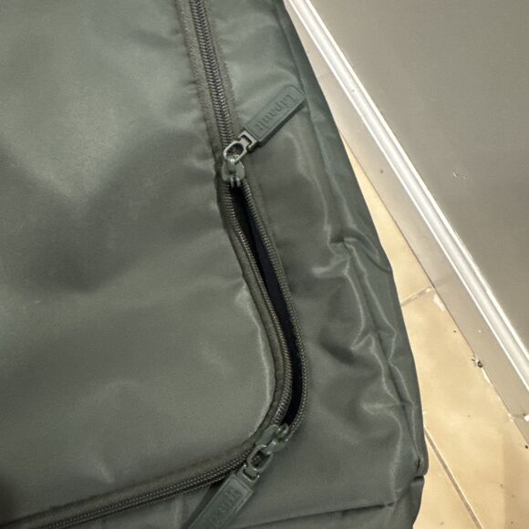 Lipault Paris Foldable Plume Wheeled Duffle Army Green Telescopic Handle & Case - Picture 13 of 16